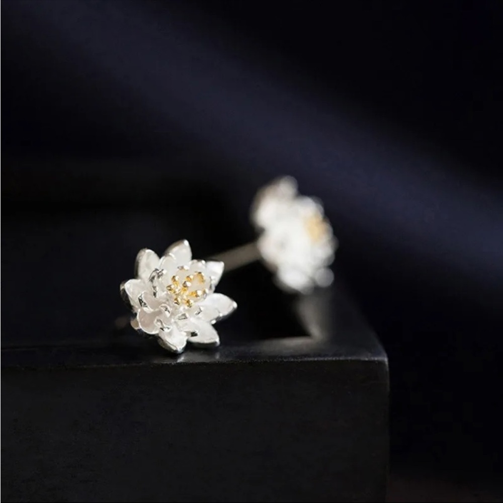 Minimalist Lotus Japanese Oriental Floral Plant 925 Sterling Silver Stud Earring - Picture 8 of 9